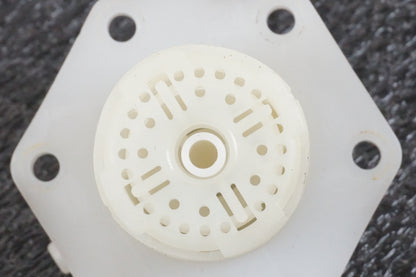 Snett uppifrån på Bensintanksavluftare från en BMW K 1200 LT -2004 motorcykel.