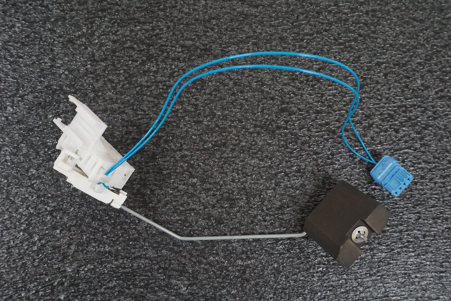 Framsidan på Bensintankgivare från en BMW S 1000 R -2015 motorcykel.