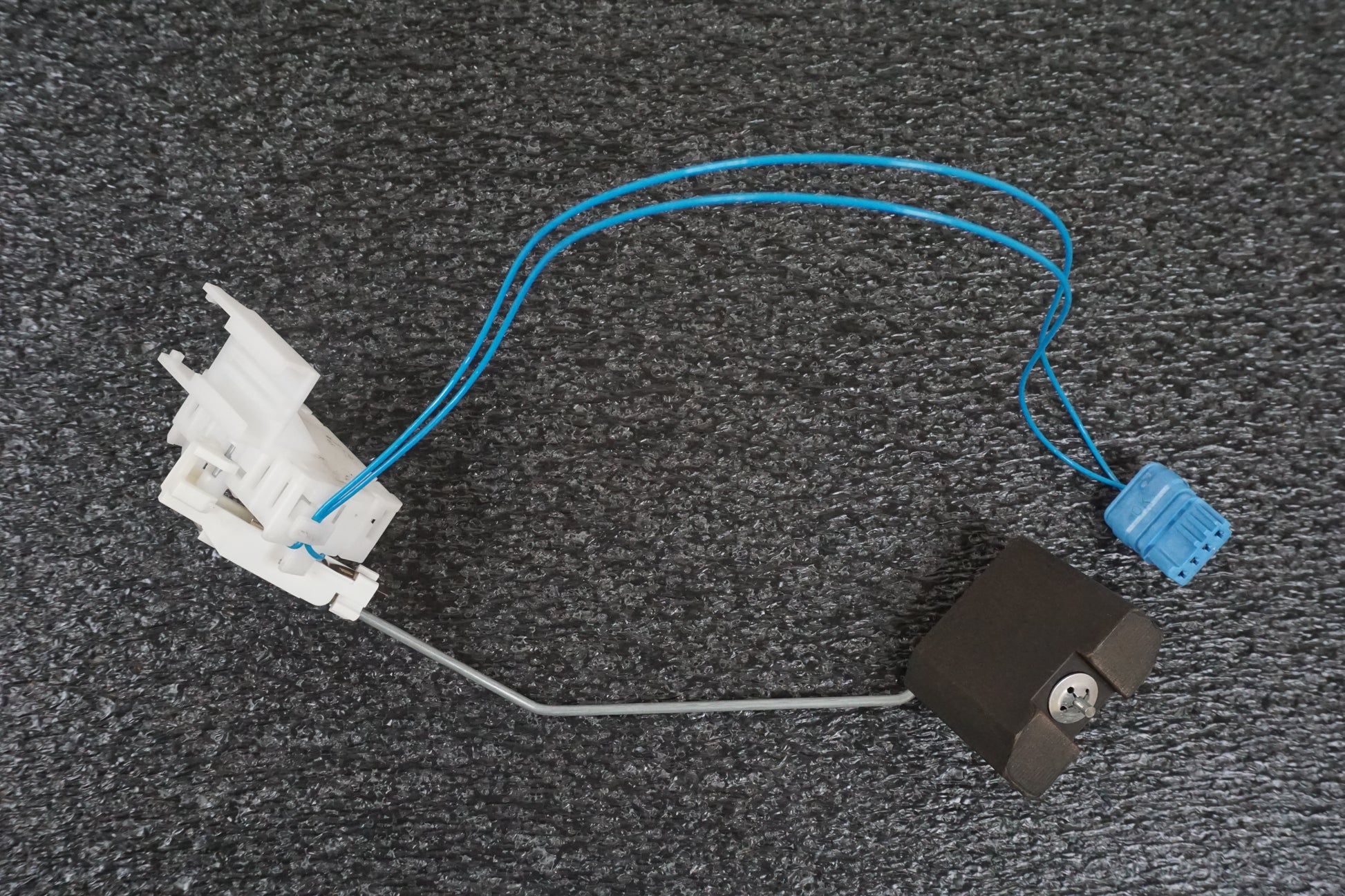 Framsidan på Bensintankgivare från en BMW S 1000 R -2015 motorcykel.