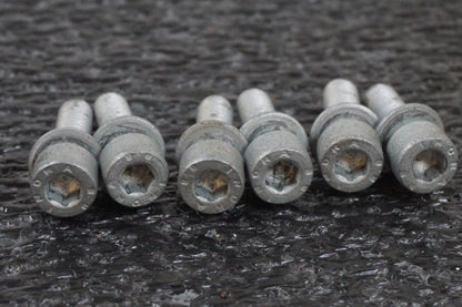 Höger sida på Bensintanksavluftare från en BMW K 1200 S -2006 motorcykel.