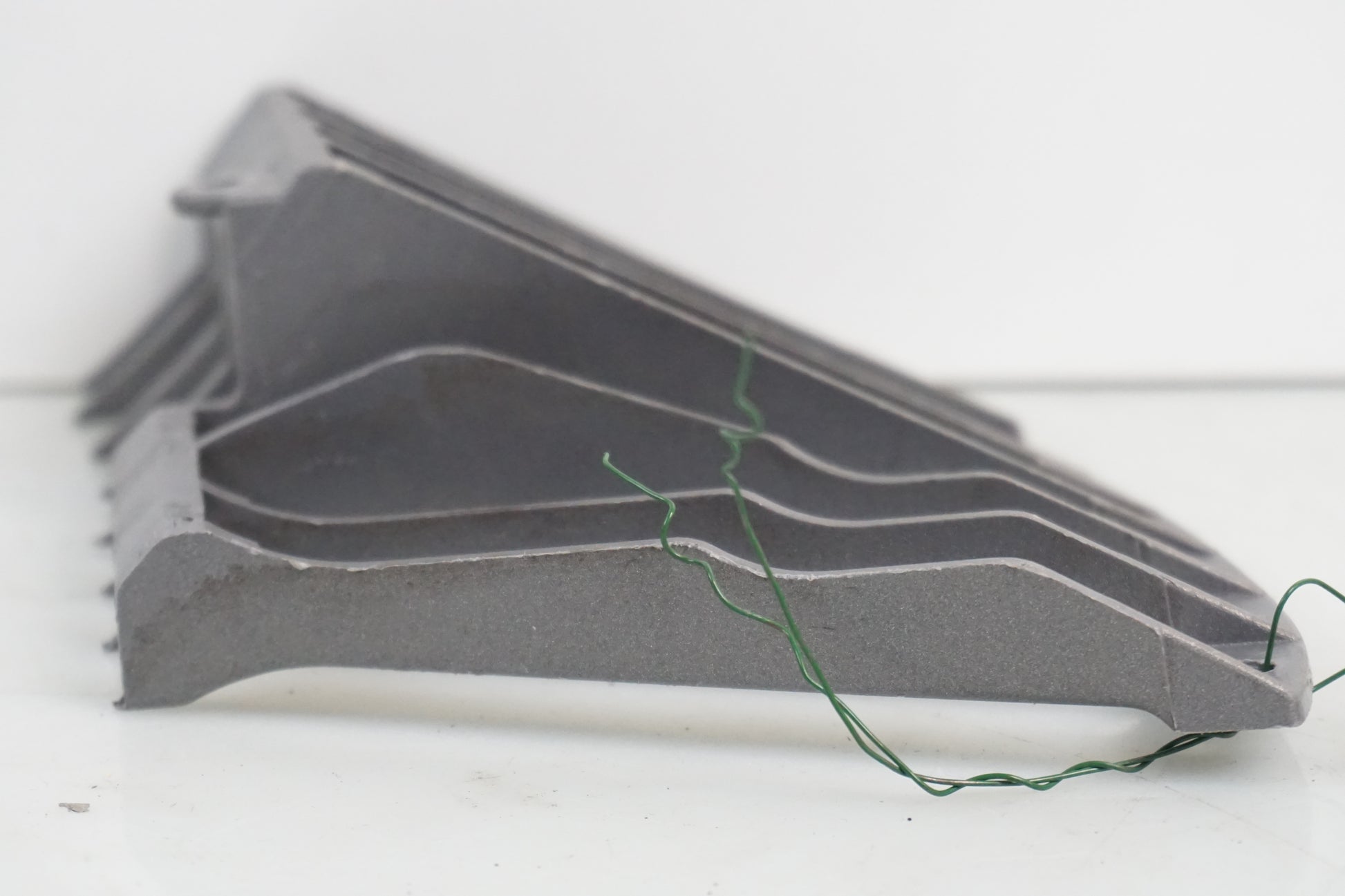 Snett uppifrån på Vattenkylgaller från en Honda VFR 750 -1996 motorcykel.