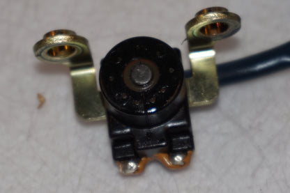 Vänster sida på Tändpickup från en Yamaha YZF 1000 R1 -2003 motorcykel.