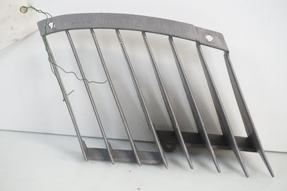 Snett nerifrån på Vattenkylgaller från en Honda VFR 750 -1996 motorcykel.