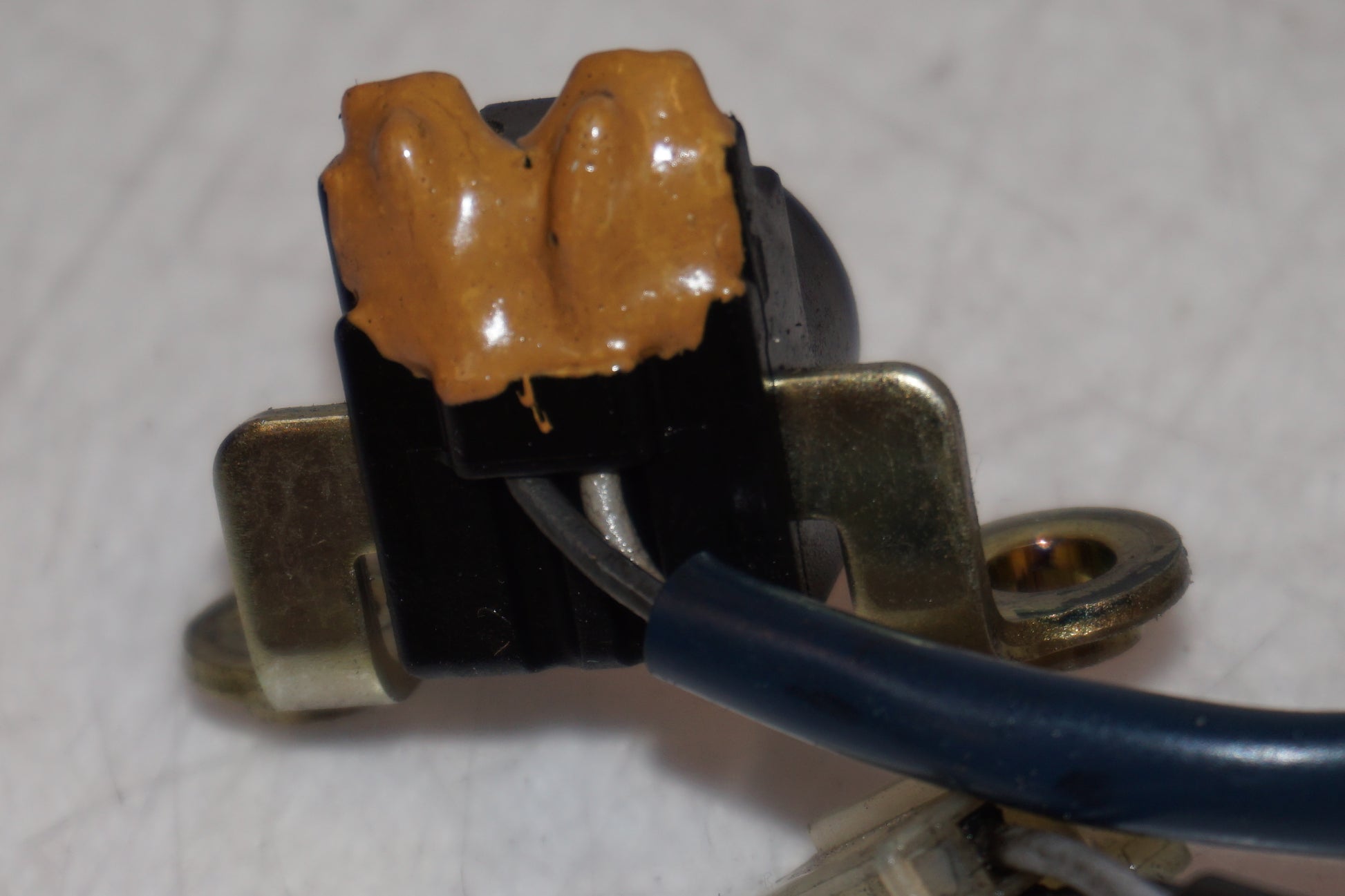 Snett uppifrån på Tändpickup från en Yamaha YZF 1000 R1 -2003 motorcykel.