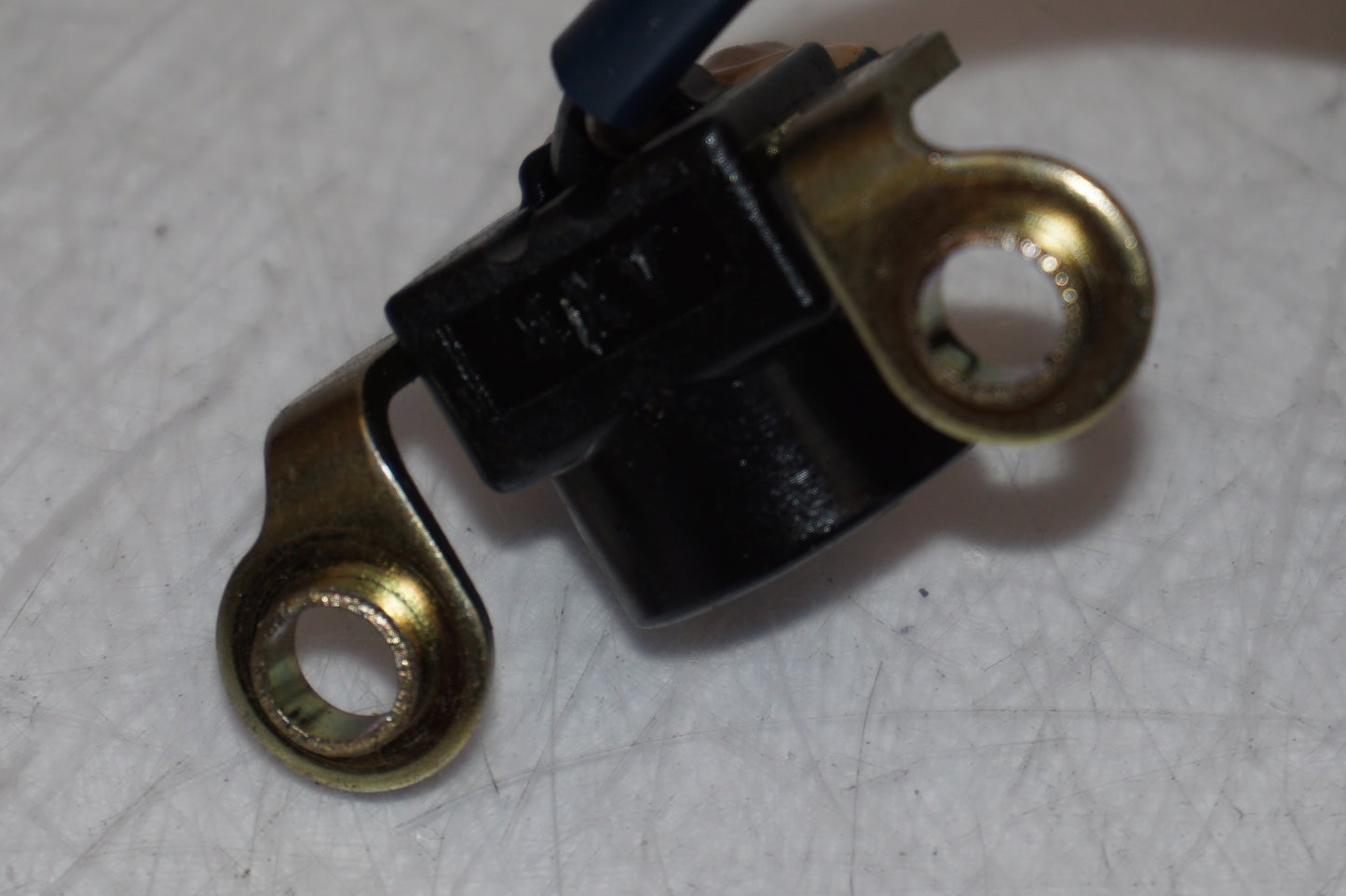 Snett nerifrån på Tändpickup från en Yamaha YZF 1000 R1 -2003 motorcykel.