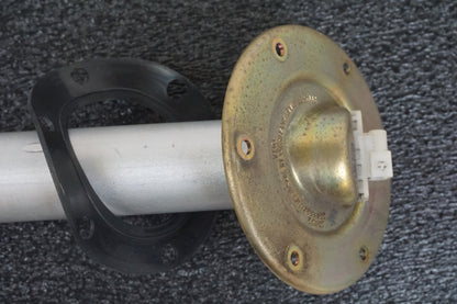 Höger sida på Bensintankgivare från en BMW K 1200 RS -1998 motorcykel.