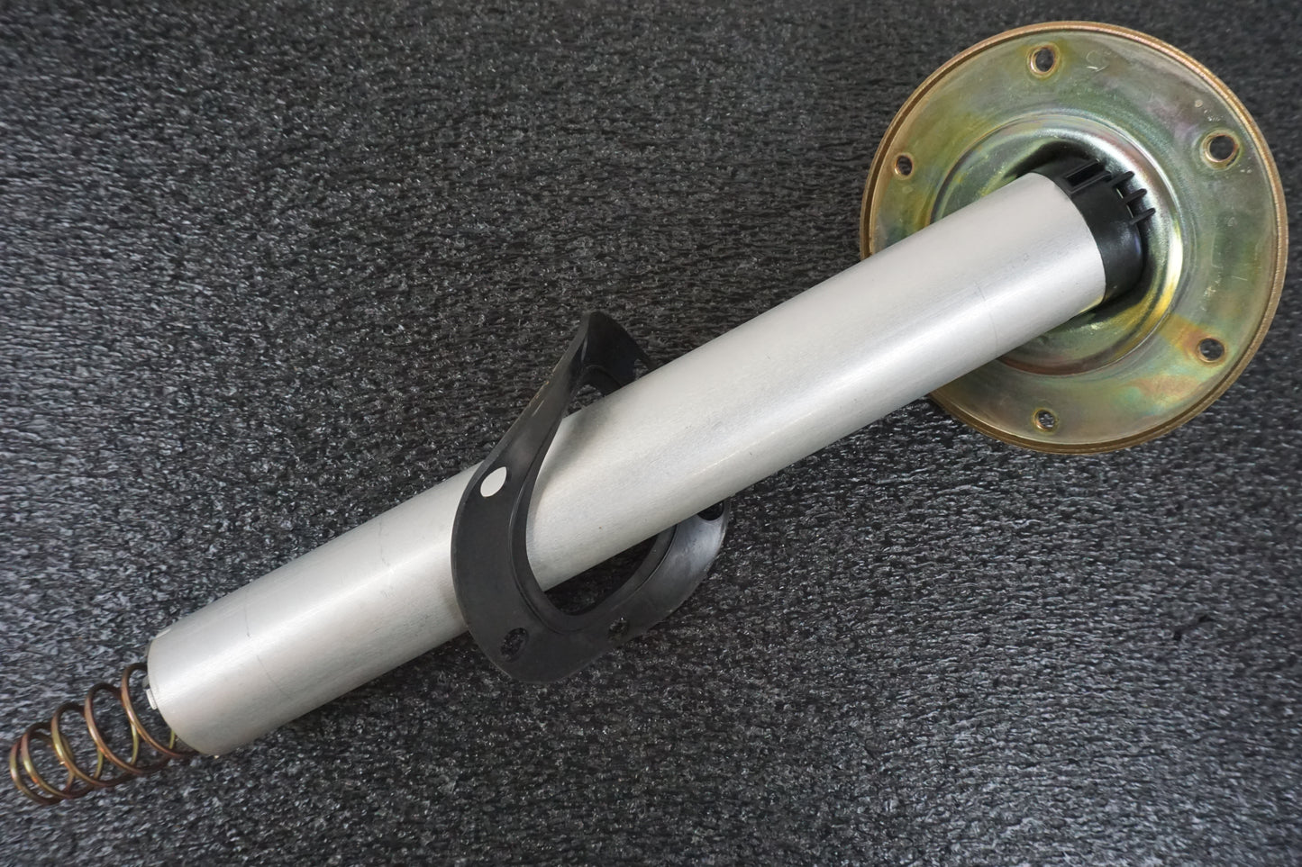 Snett uppifrån på Bensintankgivare från en BMW K 1200 RS -1998 motorcykel.