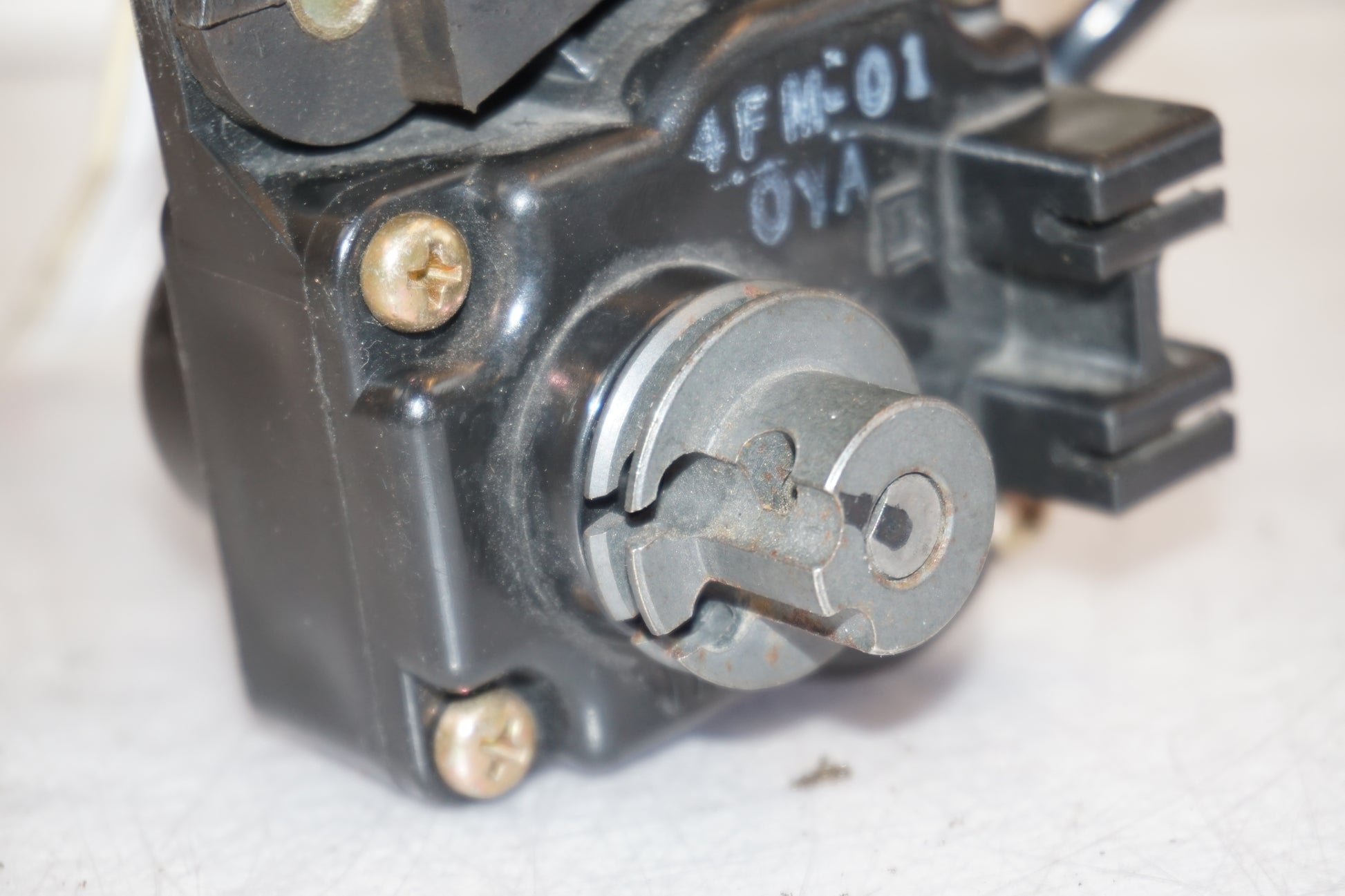 Extrabild1 på Avgasspjällmotor från en Yamaha YZF 1000 R1 -2001 motorcykel.