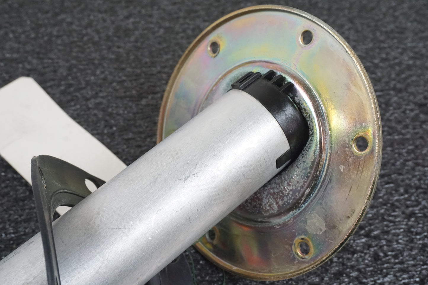 Extrabild2 på Bensintankgivare från en BMW K 1200 LT -2000 motorcykel.