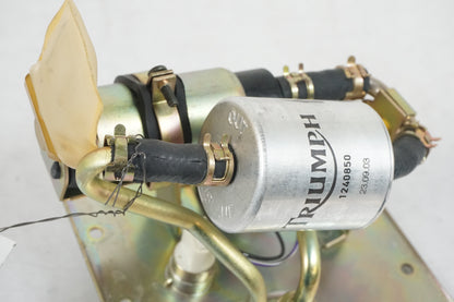 Höger sida på Bensinpump insprut från en Triumph Speed Triple -2005 motorcykel.