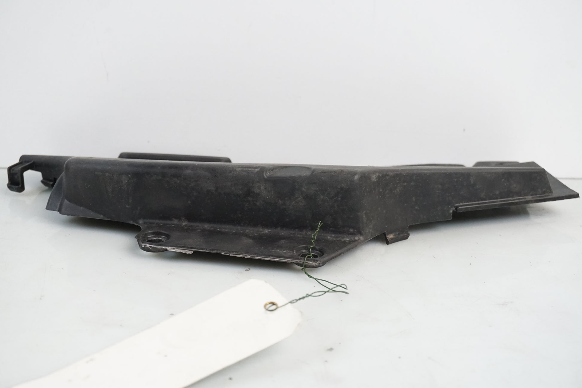 Vänster sida på Sidopanel från en Honda CRF 1000 Africa Twin -2016 motorcykel.