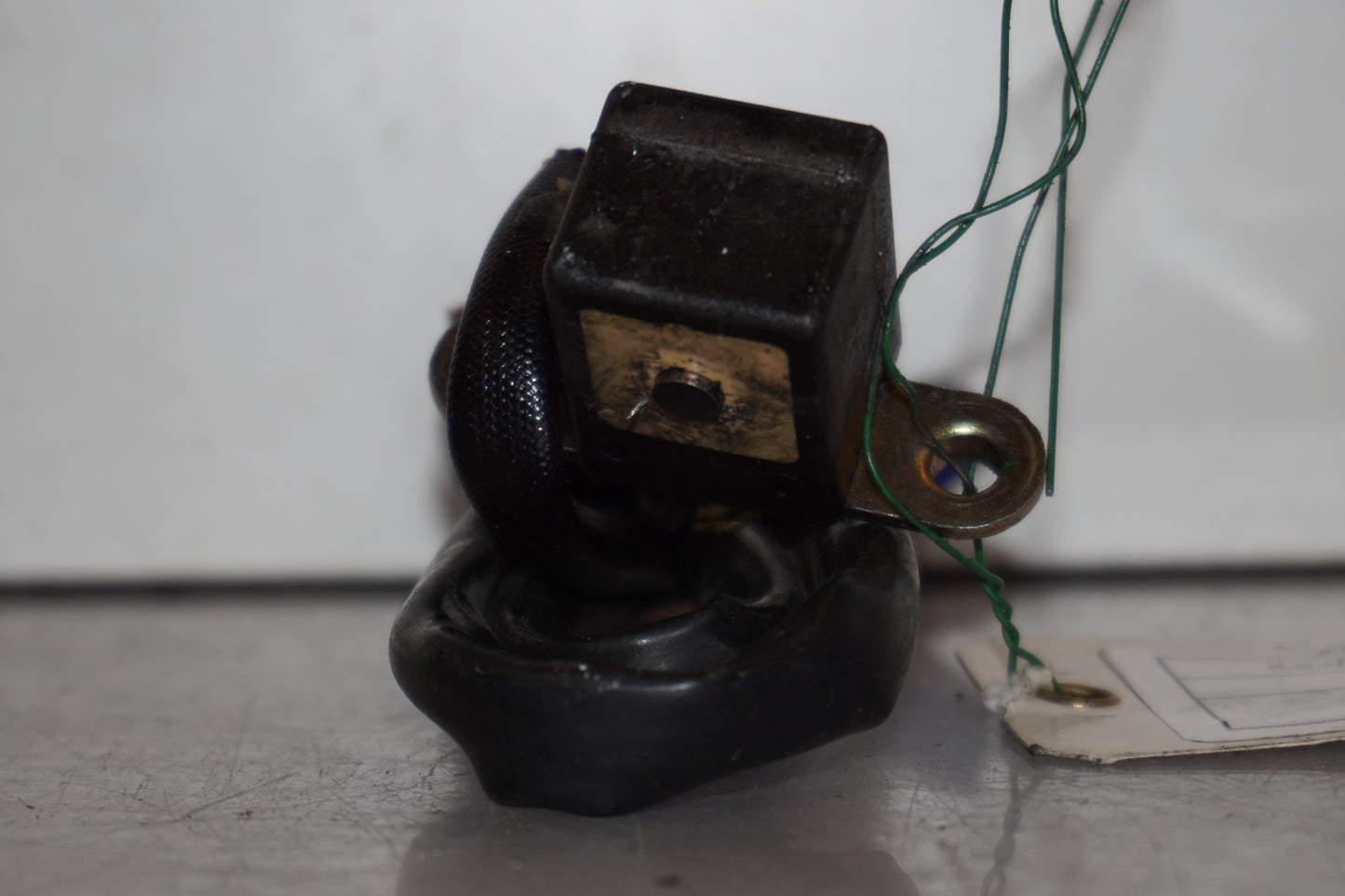 Höger sida på Tändpickup från en Kawasaki VN 800 -1999 motorcykel.