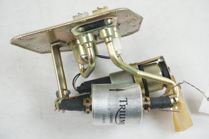 Snett uppifrån på Bensinpump insprut från en Triumph Speed Triple -2005 motorcykel.