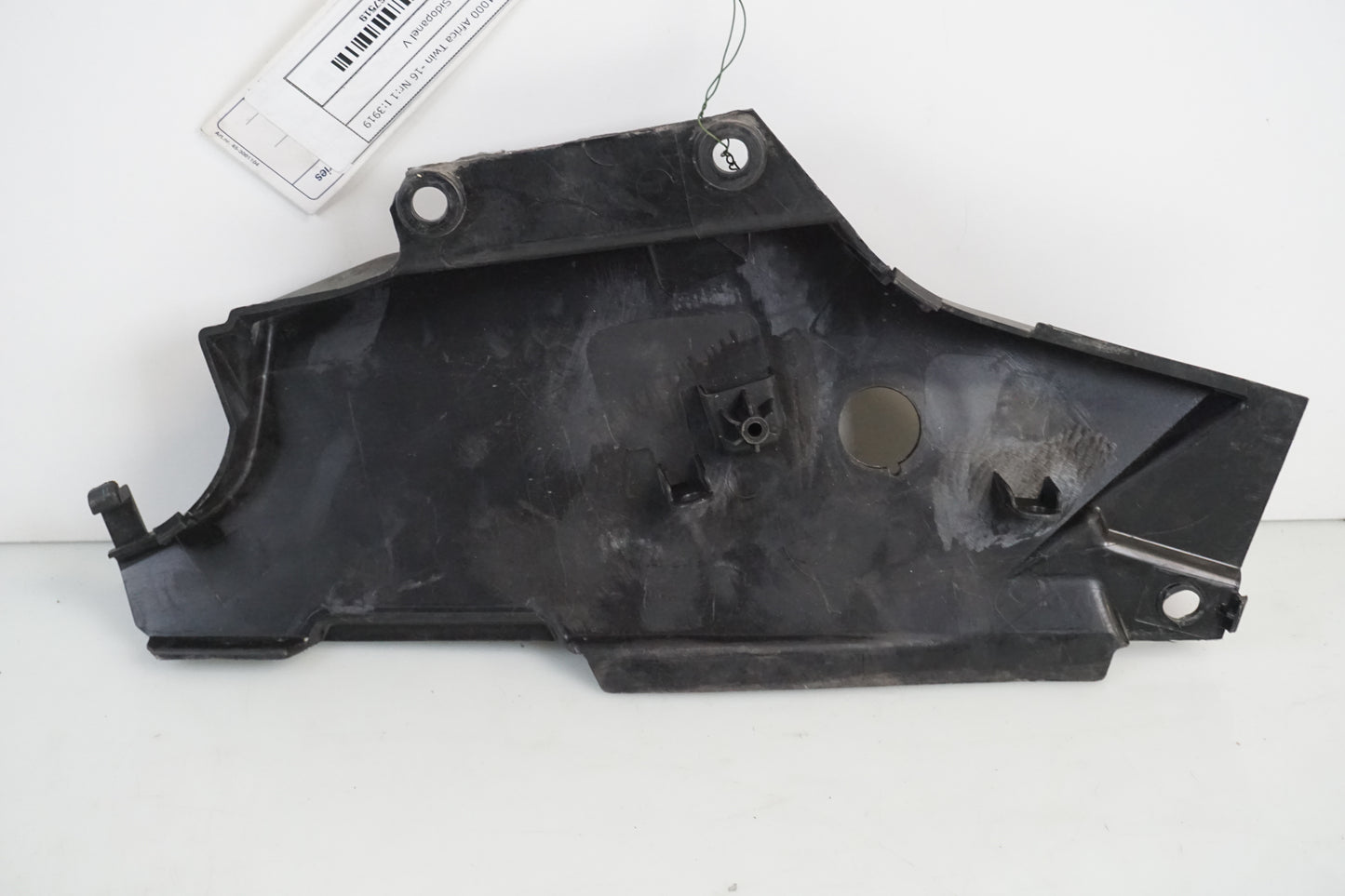 Snett nerifrån på Sidopanel från en Honda CRF 1000 Africa Twin -2016 motorcykel.