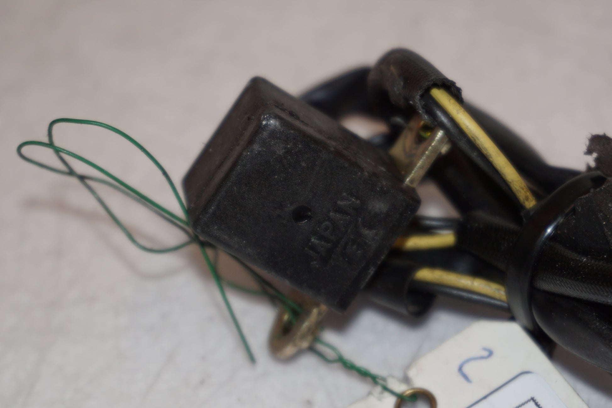 Snett nerifrån på Tändpickup från en Kawasaki VN 800 -1999 motorcykel.