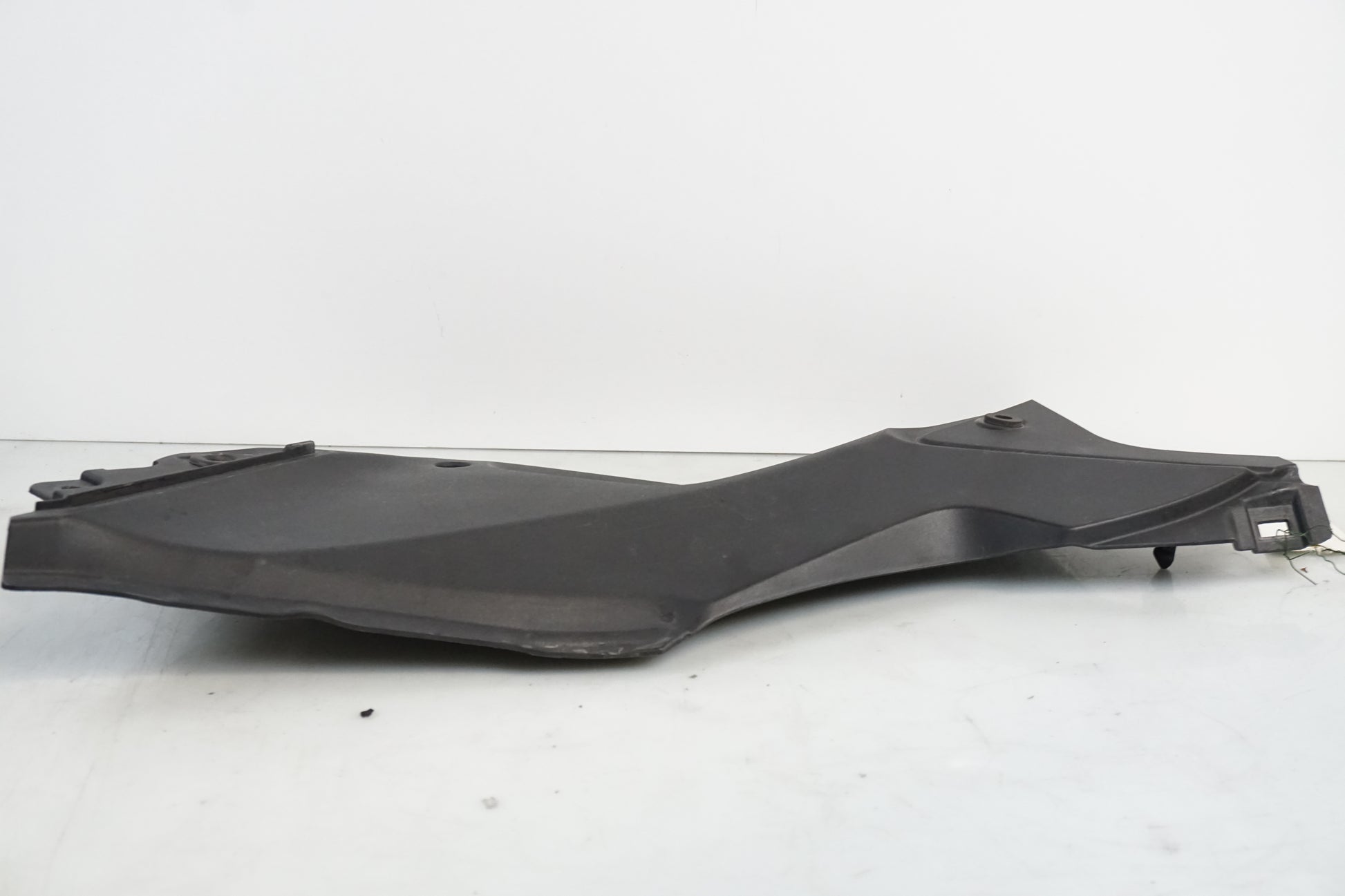 Baksidan på Sidopanel från en Honda CBR 125 R -2011 motorcykel.