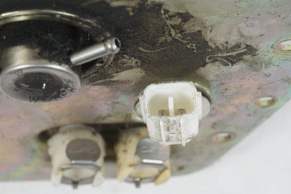 Extrabild5 på Bensinpump insprut från en Triumph Speed Triple -2005 motorcykel.