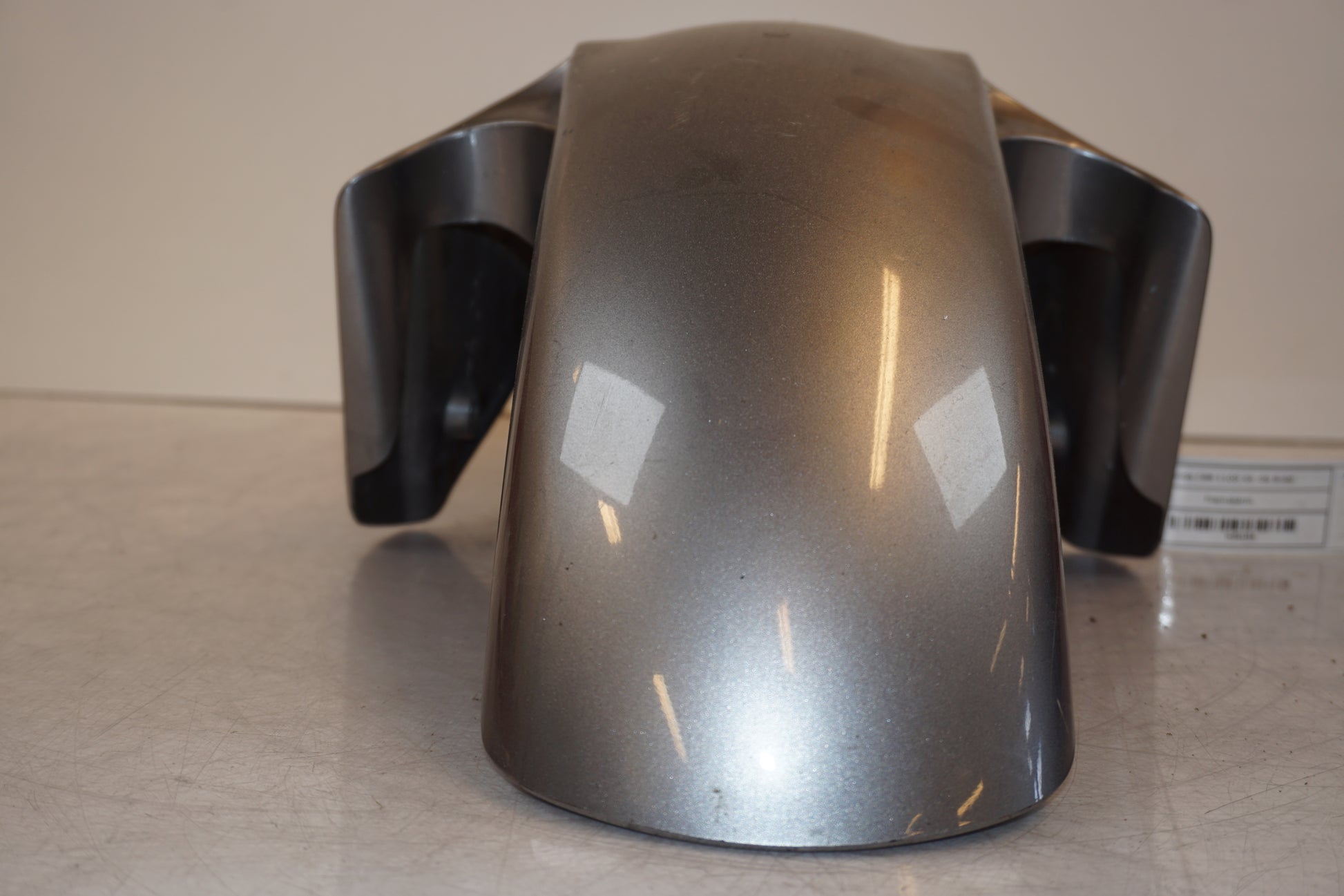 Baksidan på Framskärm från en Honda CBR 1100 XX -2006 motorcykel.