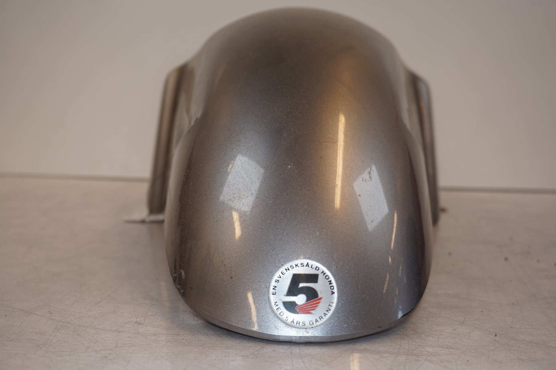 Vänster sida på Framskärm från en Honda CBR 1100 XX -2006 motorcykel.