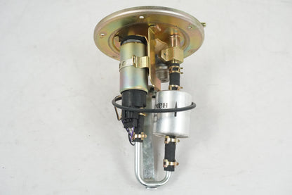 Snett uppifrån på Bensinpump insprut från en Triumph Daytona 650 -2005 motorcykel.