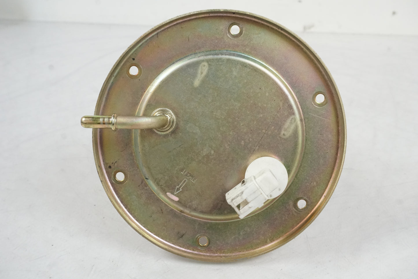 Snett nerifrån på Bensinpump insprut från en Triumph Daytona 650 -2005 motorcykel.