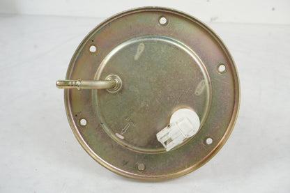 Snett nerifrån på Bensinpump insprut från en Triumph Daytona 650 -2005 motorcykel.