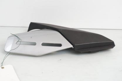 Baksidan på Ljuddämpardekor från en Honda CBR 125 R -2005 motorcykel.