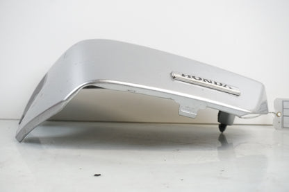 Baksidan på Sidopanel från en Honda VT 750 -2008 motorcykel.