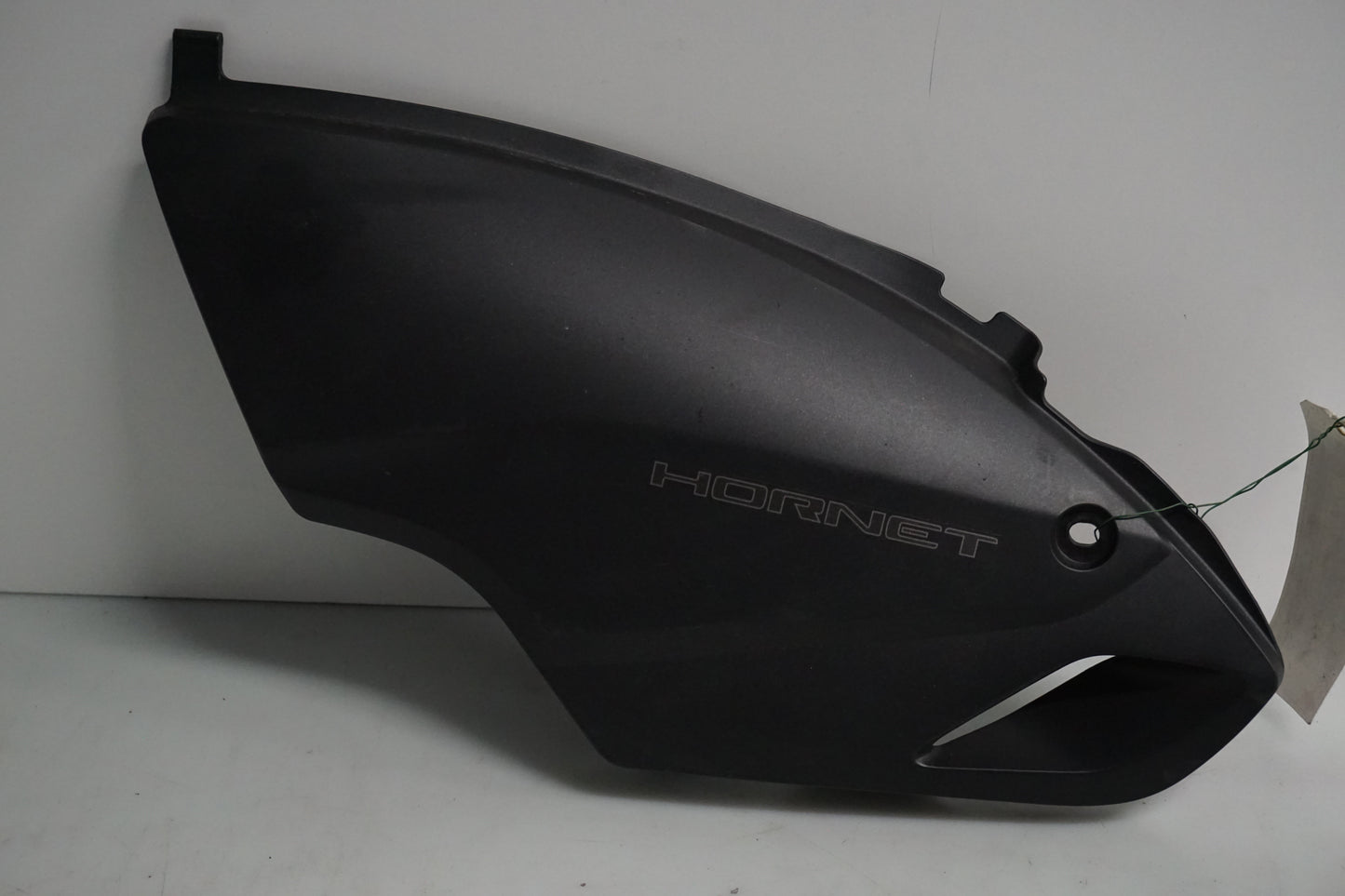 Framsidan på Sidopanel från en Honda CB 600 Hornet -2007 motorcykel.