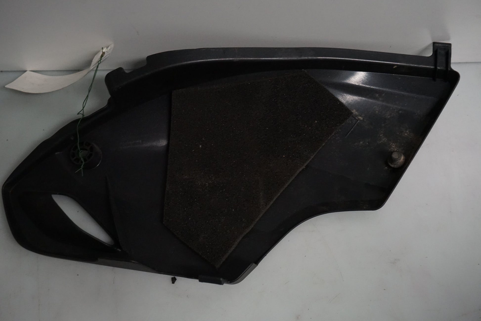 Snett nerifrån på Sidopanel från en Honda CB 600 Hornet -2007 motorcykel.