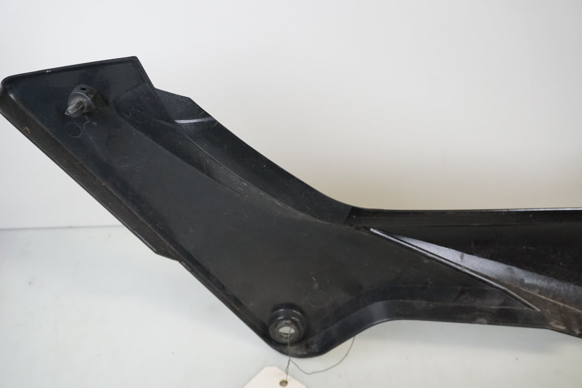 Extrabild2 på Bakvinge från en Honda CBR 125 R -2004 motorcykel.