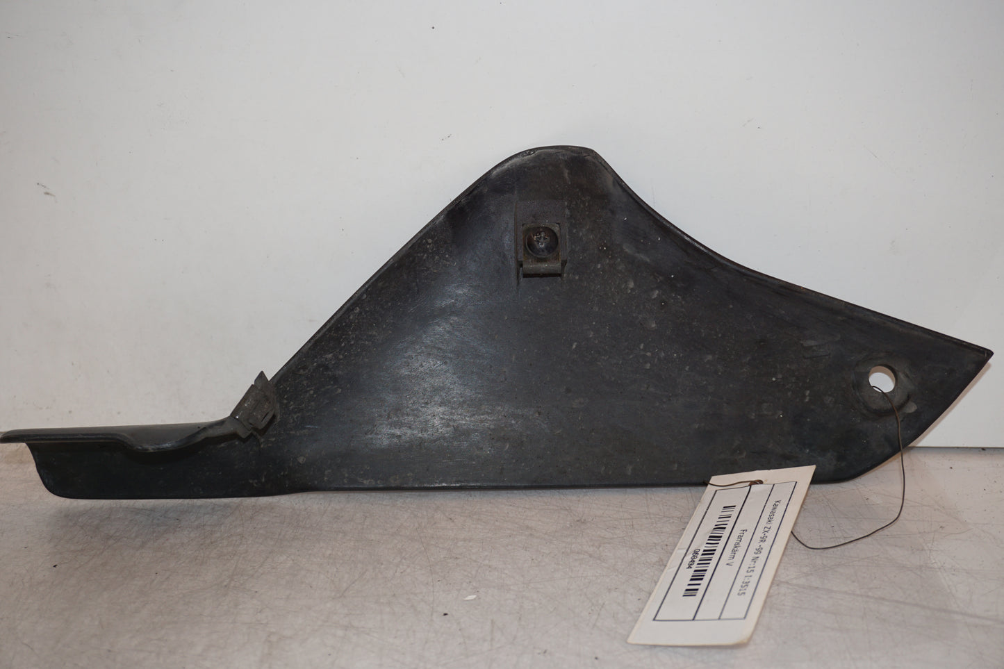 Extrabild2 på Framskärm från en Kawasaki ZX-9R -1999 motorcykel.