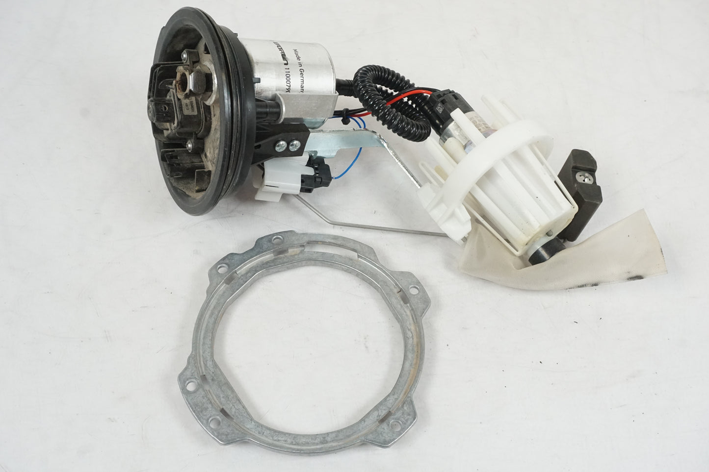 Framsidan på Bensinpump insprut från en BMW R 1200 GSA -2014 motorcykel.