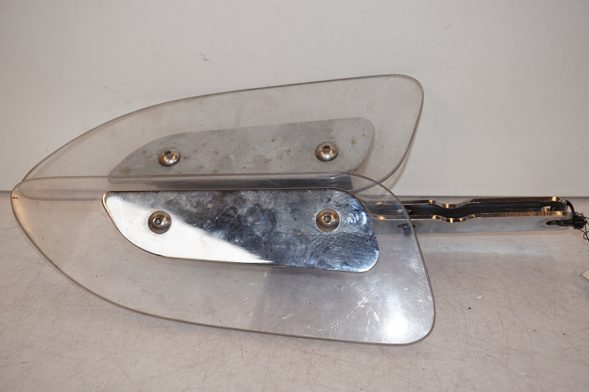 Baksidan på Vindavvisare från en Kawasaki VN 1500 Classic Tourer -2003 motorcykel.