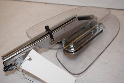 Snett nerifrån på Vindavvisare från en Kawasaki VN 1500 Classic Tourer -2003 motorcykel.