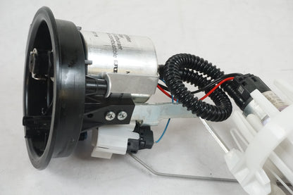 Höger sida på Bensinpump insprut från en BMW R 1200 RS -2015 motorcykel.