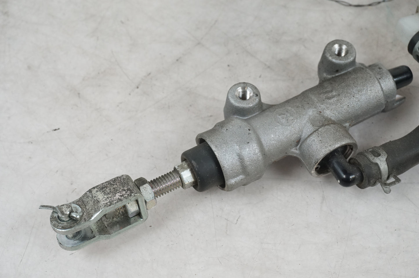 Brake master cylinder