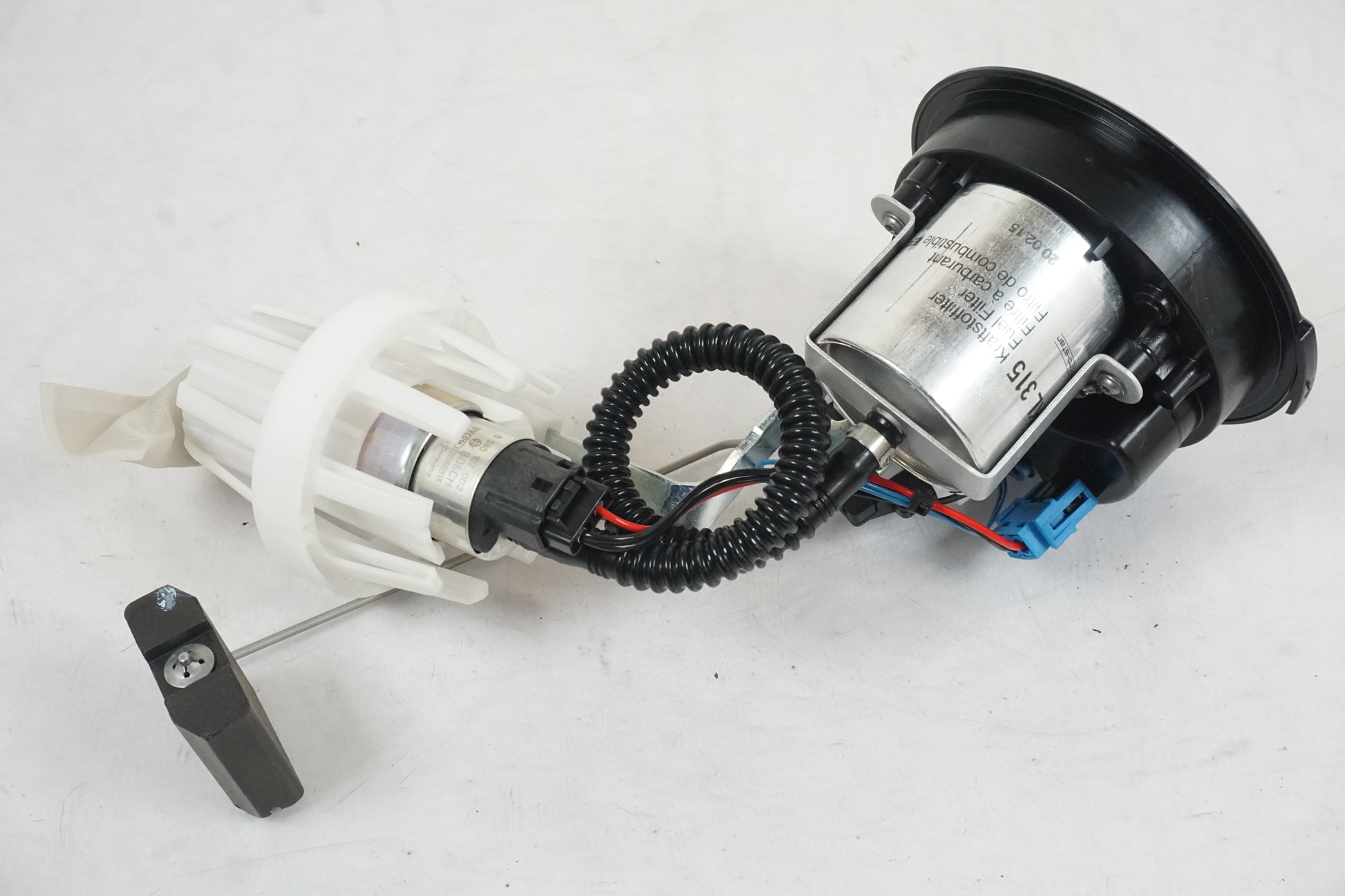 Vänster sida på Bensinpump insprut från en BMW R 1200 RS -2015 motorcykel.