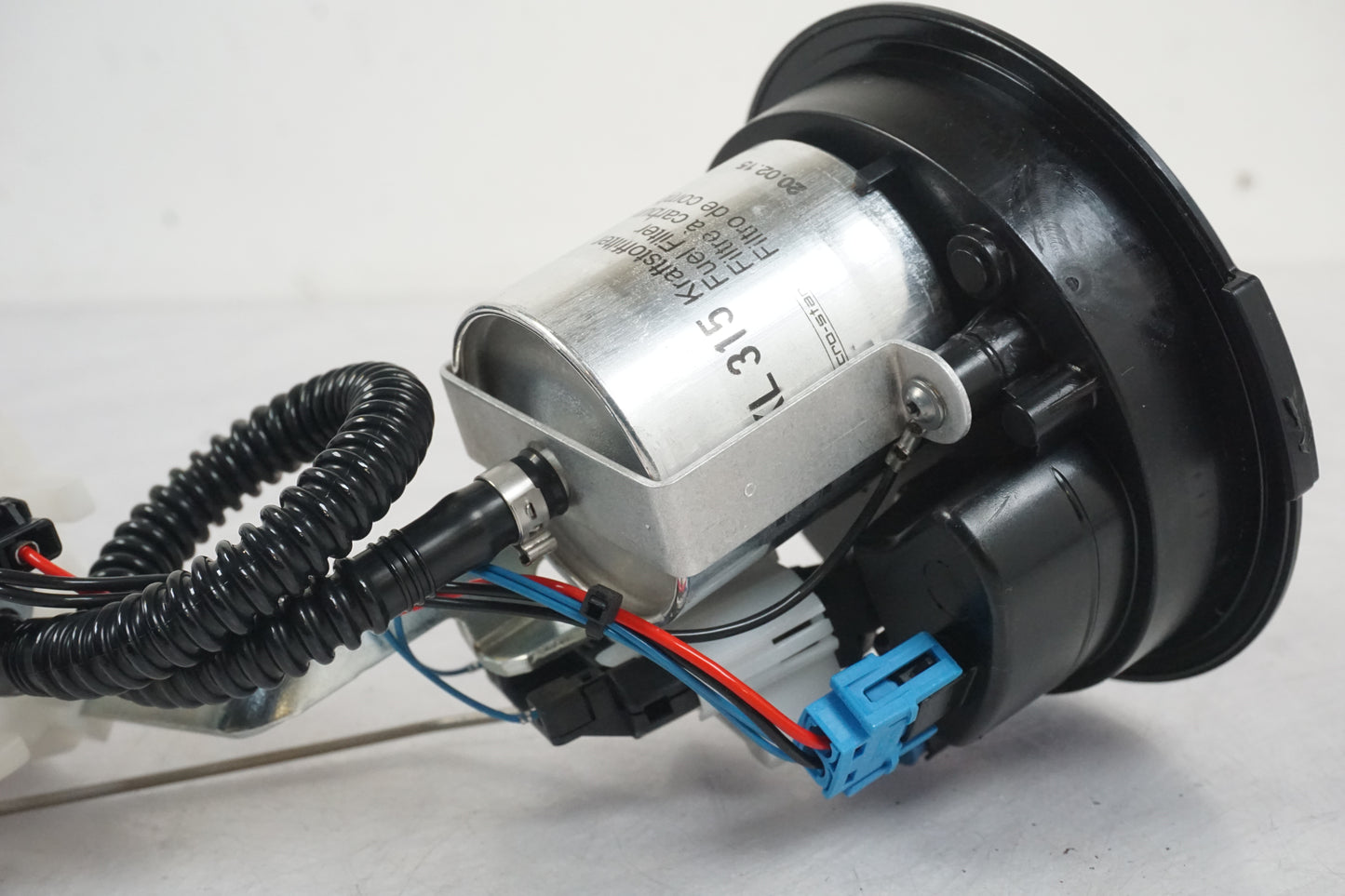 Snett uppifrån på Bensinpump insprut från en BMW R 1200 RS -2015 motorcykel.