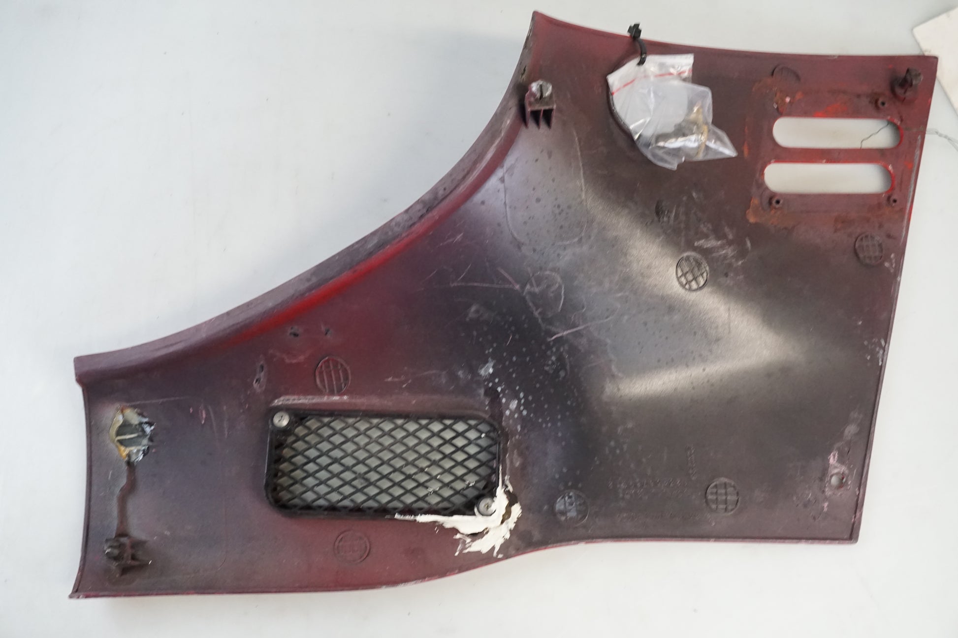 Snett nerifrån på Sidopanel från en Honda CBR 1000 F -1987 motorcykel.