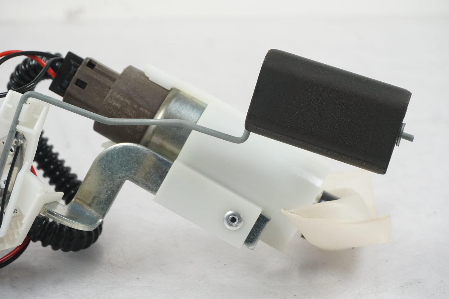 Baksidan på Bensinpump insprut från en BMW F 800 S -2009 motorcykel.