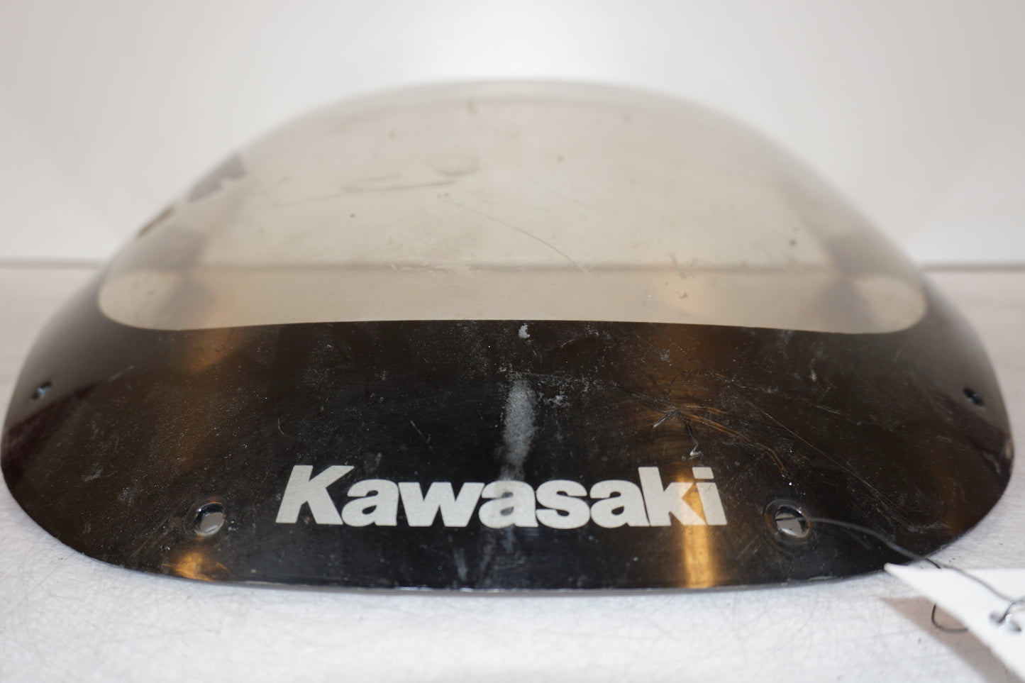 Baksidan på Vindruta från en Kawasaki ZX-9R -1997 motorcykel.