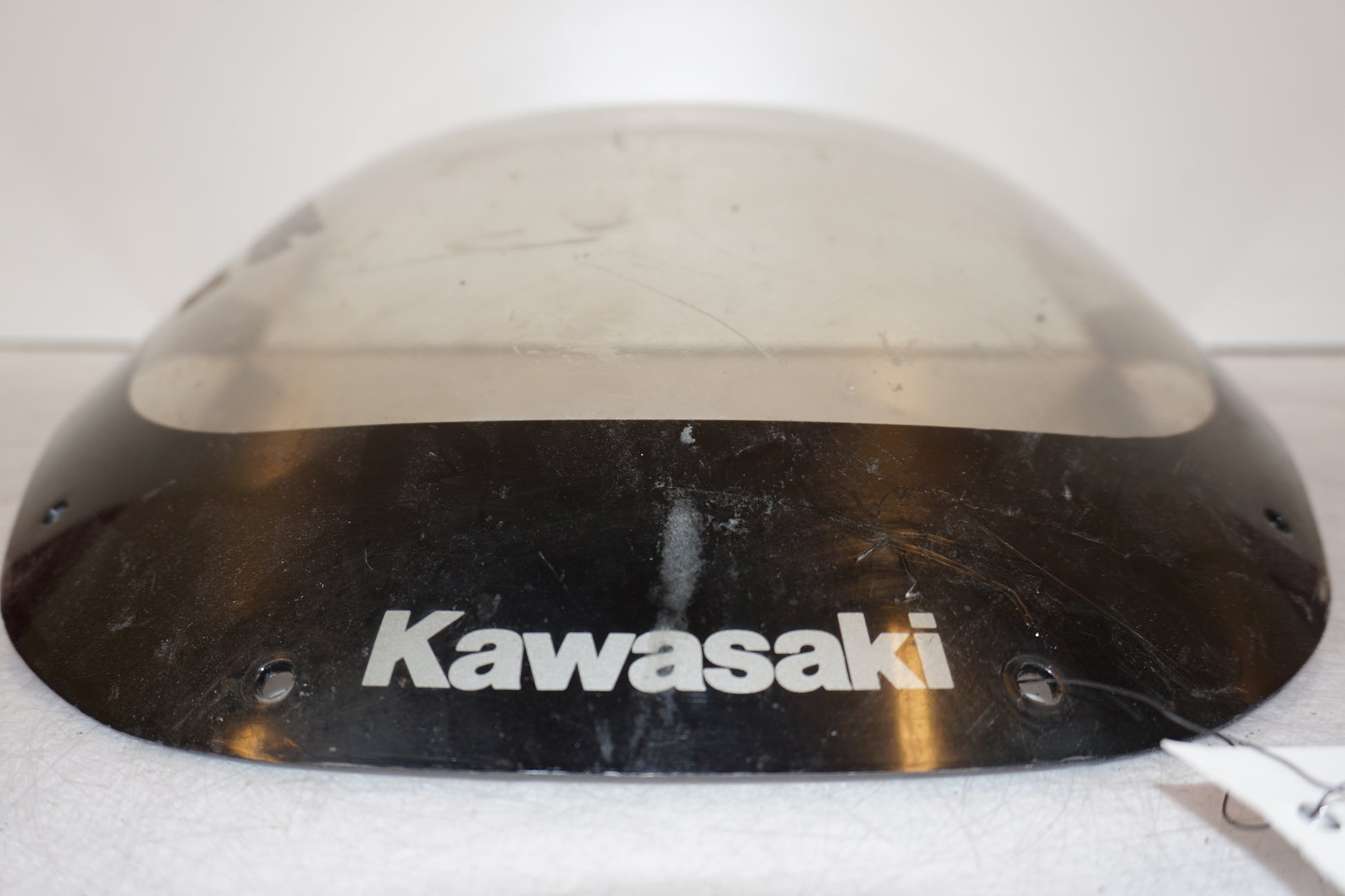 Baksidan på Vindruta från en Kawasaki ZX-9R -1997 motorcykel.