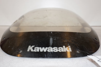 Baksidan på Vindruta från en Kawasaki ZX-9R -1997 motorcykel.