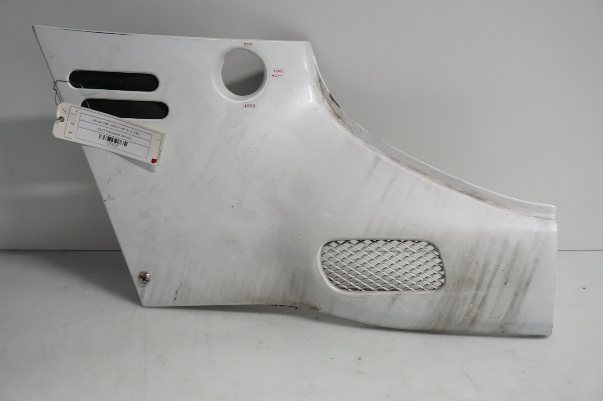 Framsidan på Sidopanel från en Honda CBR 1000 F -1987 motorcykel.