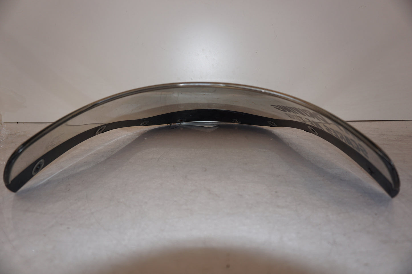 Vänster sida på Vindruta från en Kawasaki ZX-9R -1997 motorcykel.