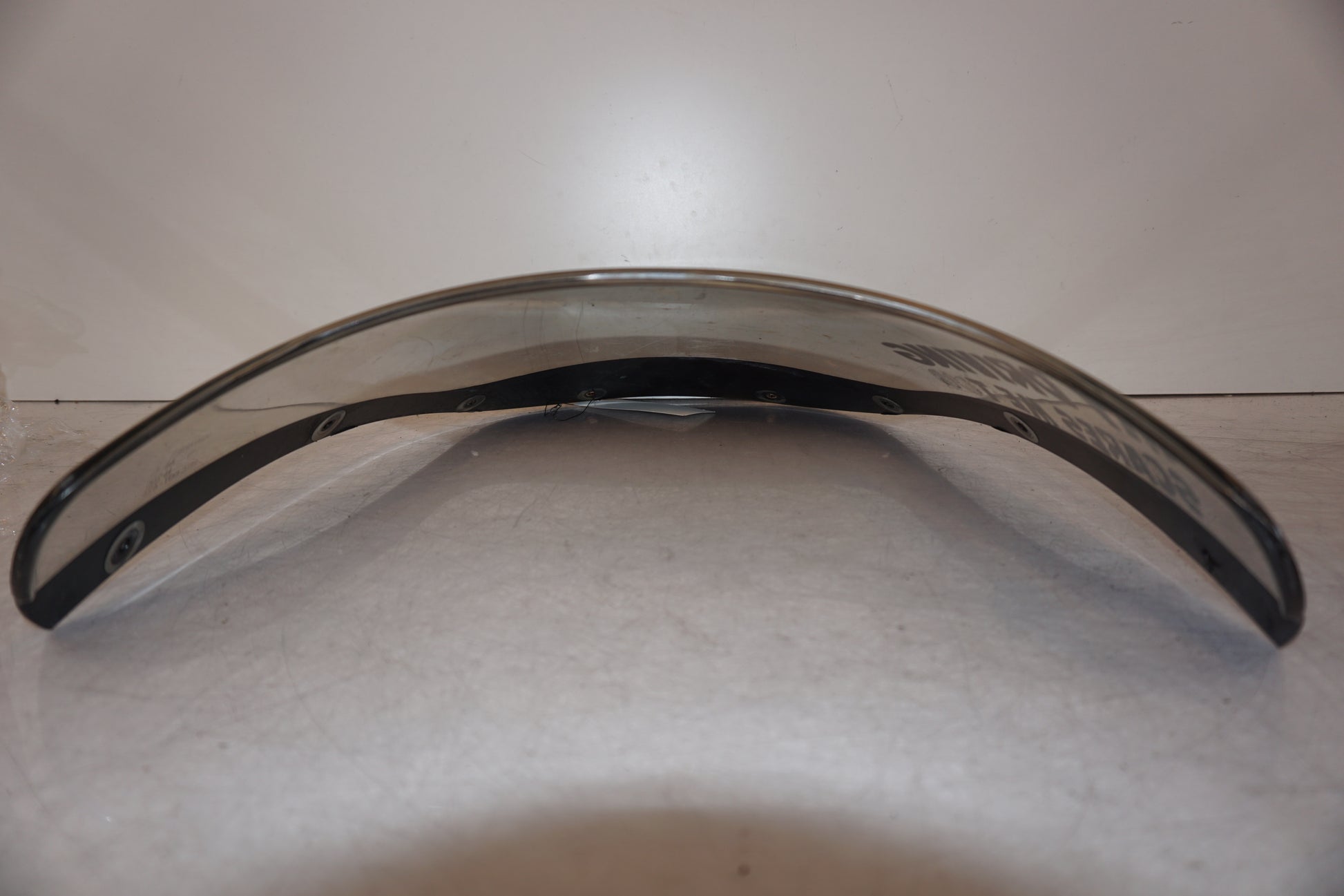 Vänster sida på Vindruta från en Kawasaki ZX-9R -1997 motorcykel.