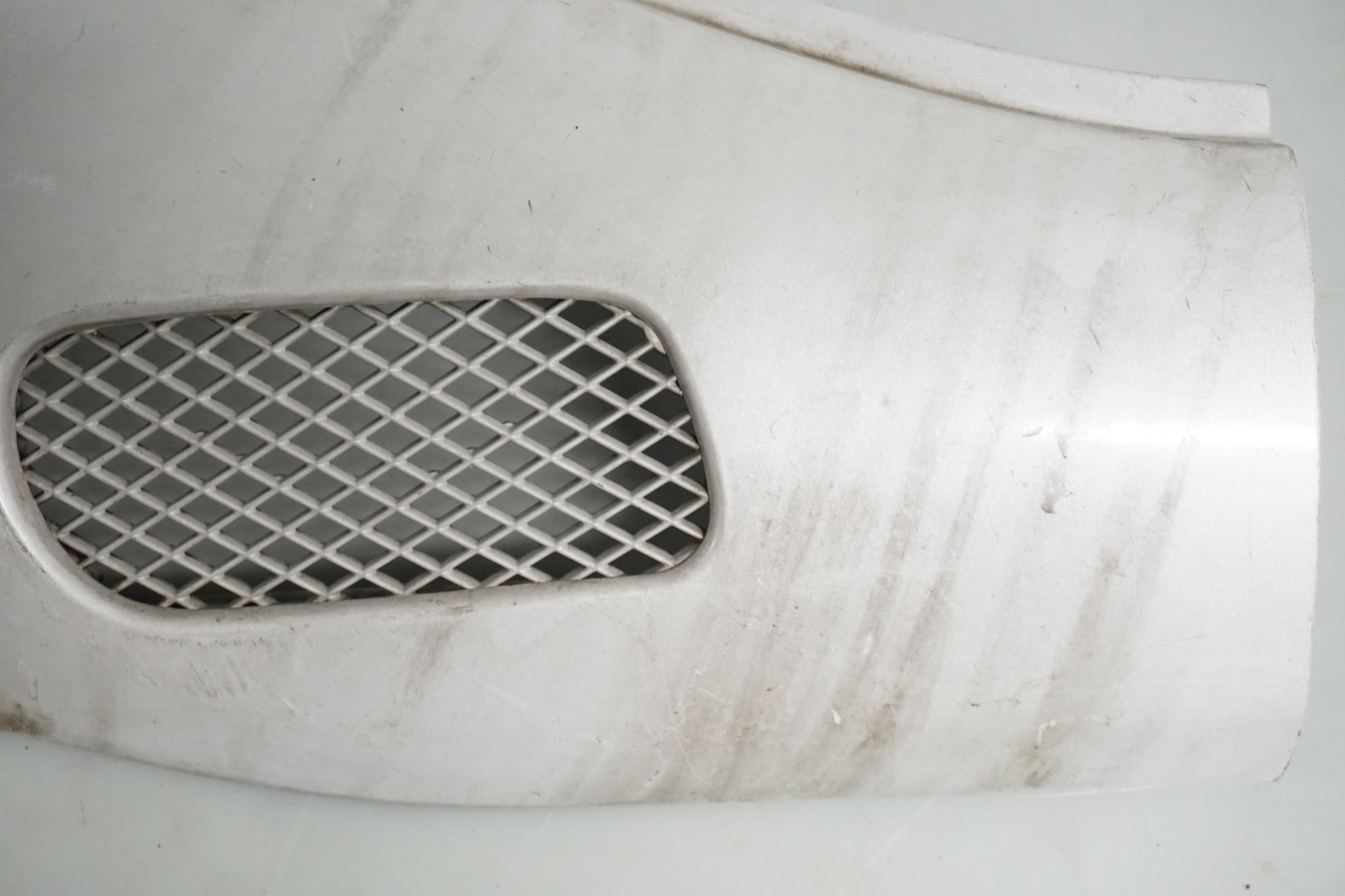 Snett nerifrån på Sidopanel från en Honda CBR 1000 F -1987 motorcykel.