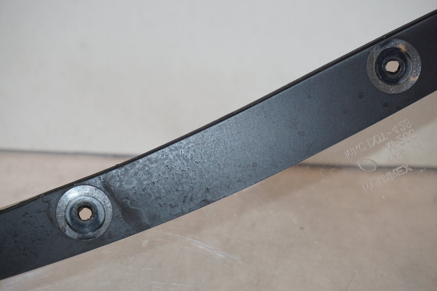 Extrabild2 på Vindruta från en Kawasaki ZX-9R -1997 motorcykel.