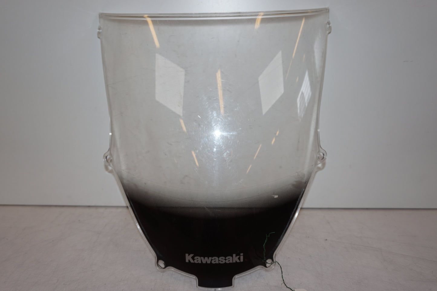 Framsidan på Vindruta från en Kawasaki ZX-9R -2002 motorcykel.